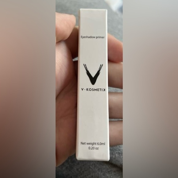 ❌GONE❌
Vegan and cruelty free Eyeshadow primer - Picture 2 of 3